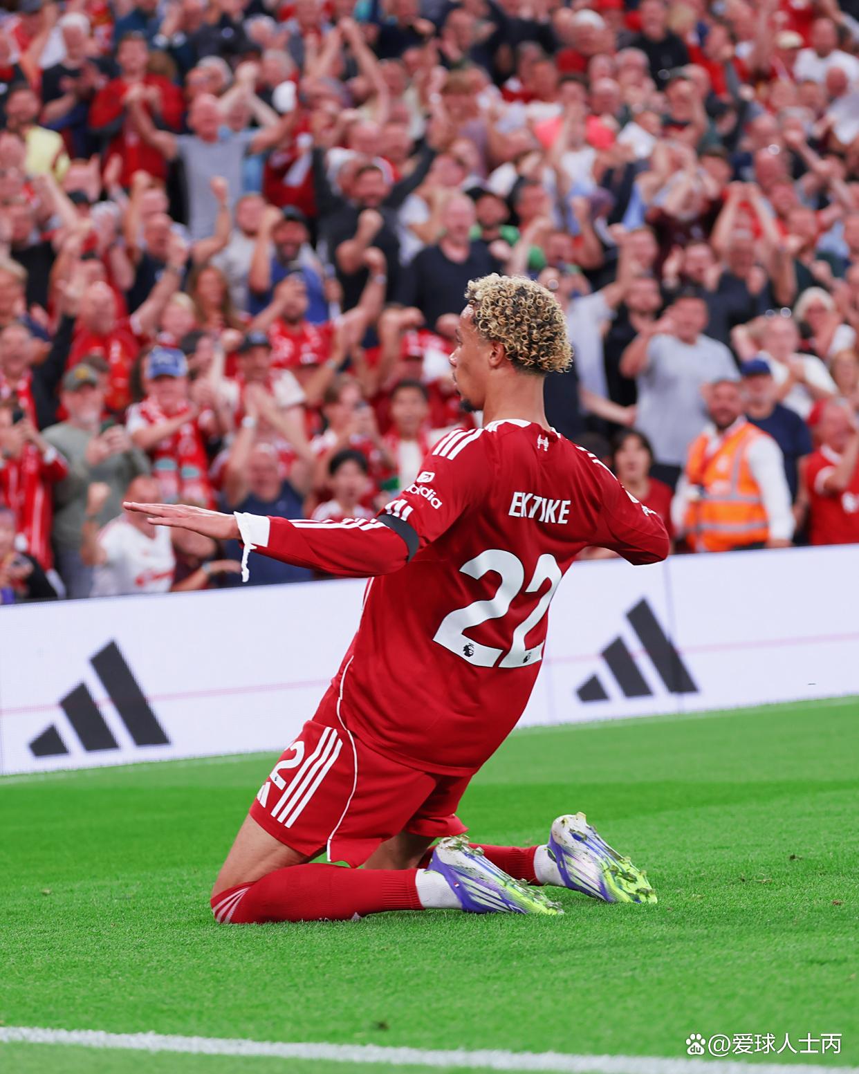 包含利物浦客场击败富勒姆，保持不败领跑积分榜的词条