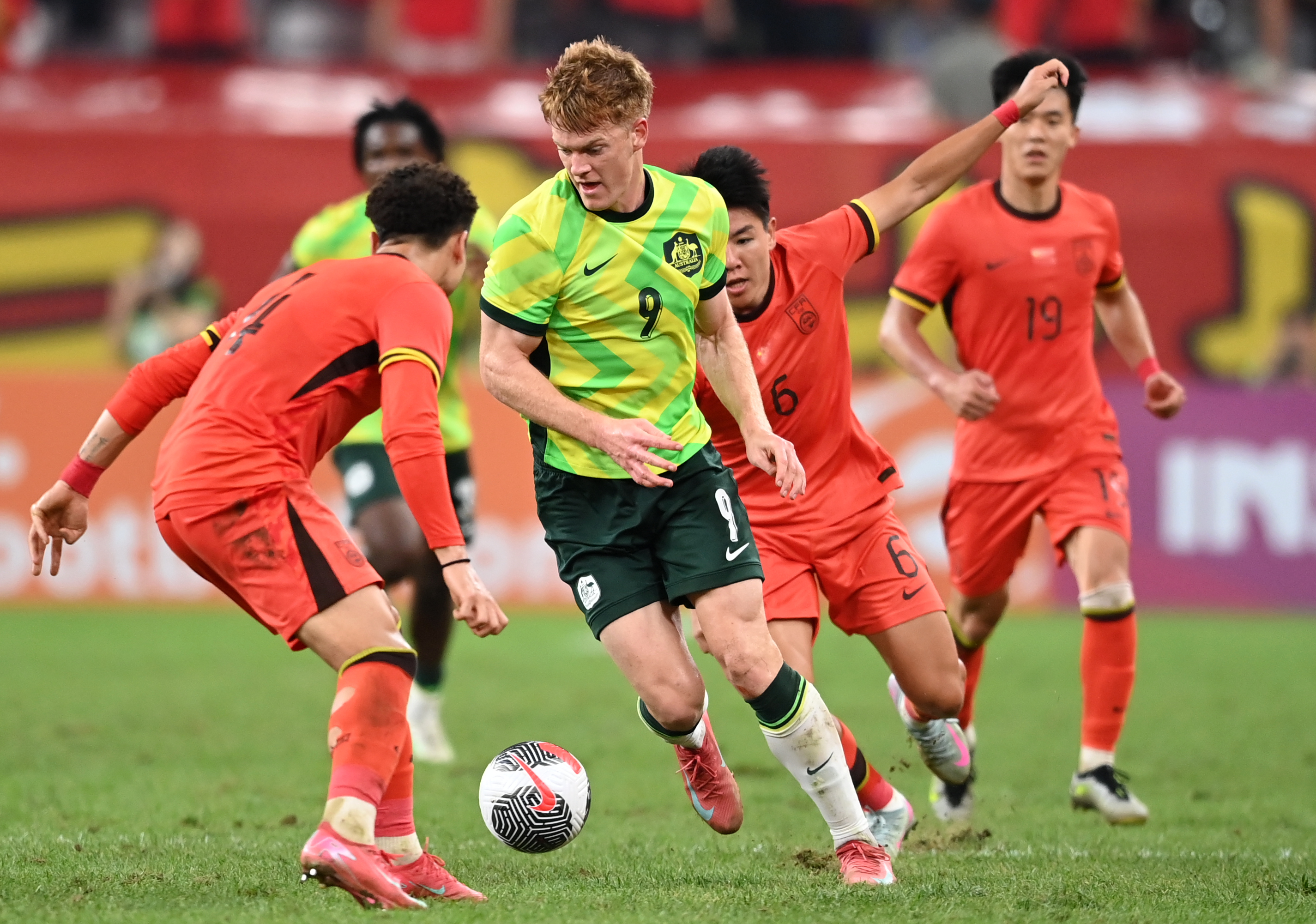 亚洲足球比赛热度逐渐攀升，备受瞩目