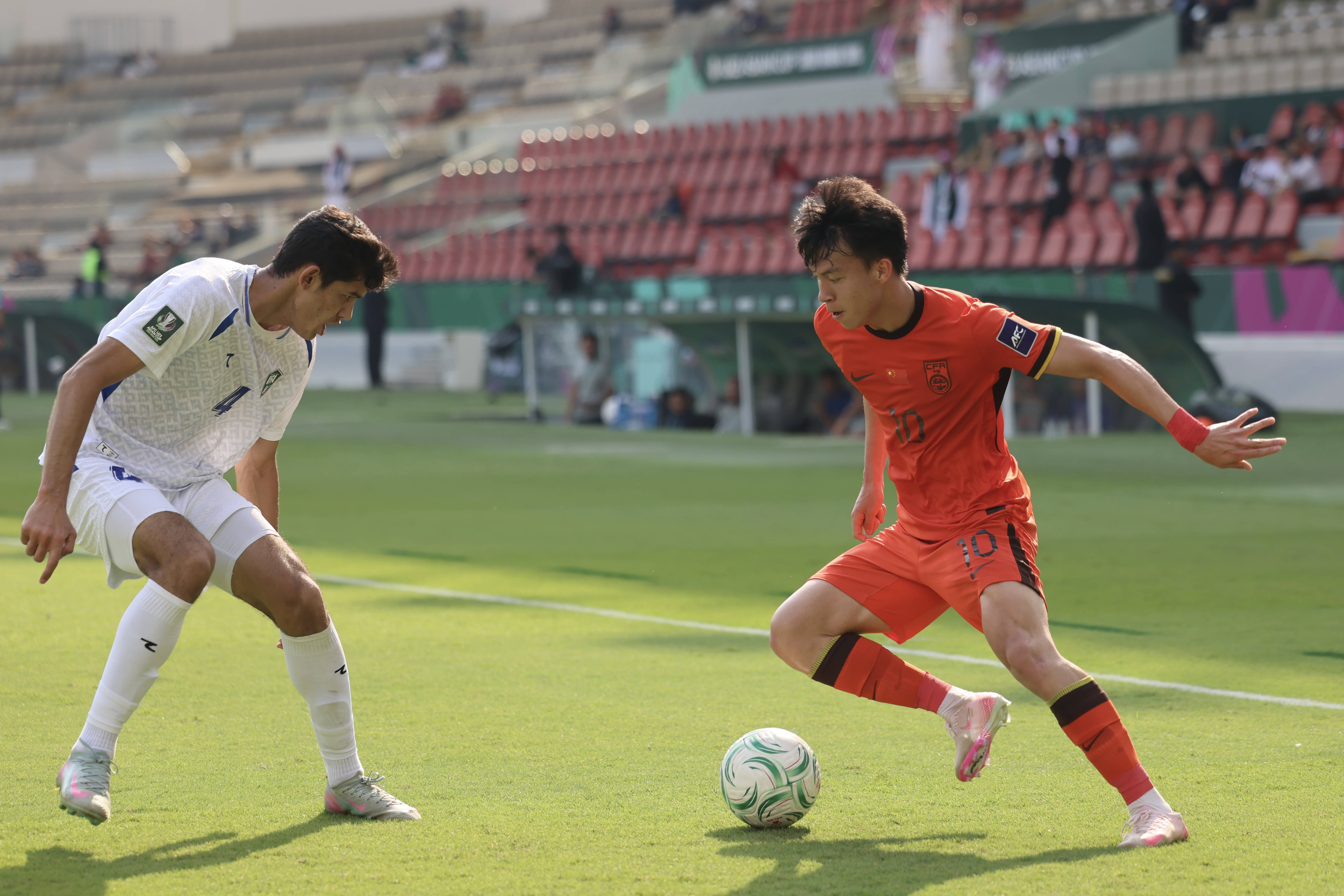 亚洲足球比赛热度逐渐攀升，备受瞩目