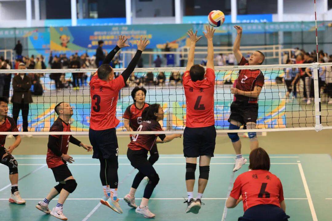 队伍在比赛中全力以赴，收获喜悦(形容比赛队伍的成语)