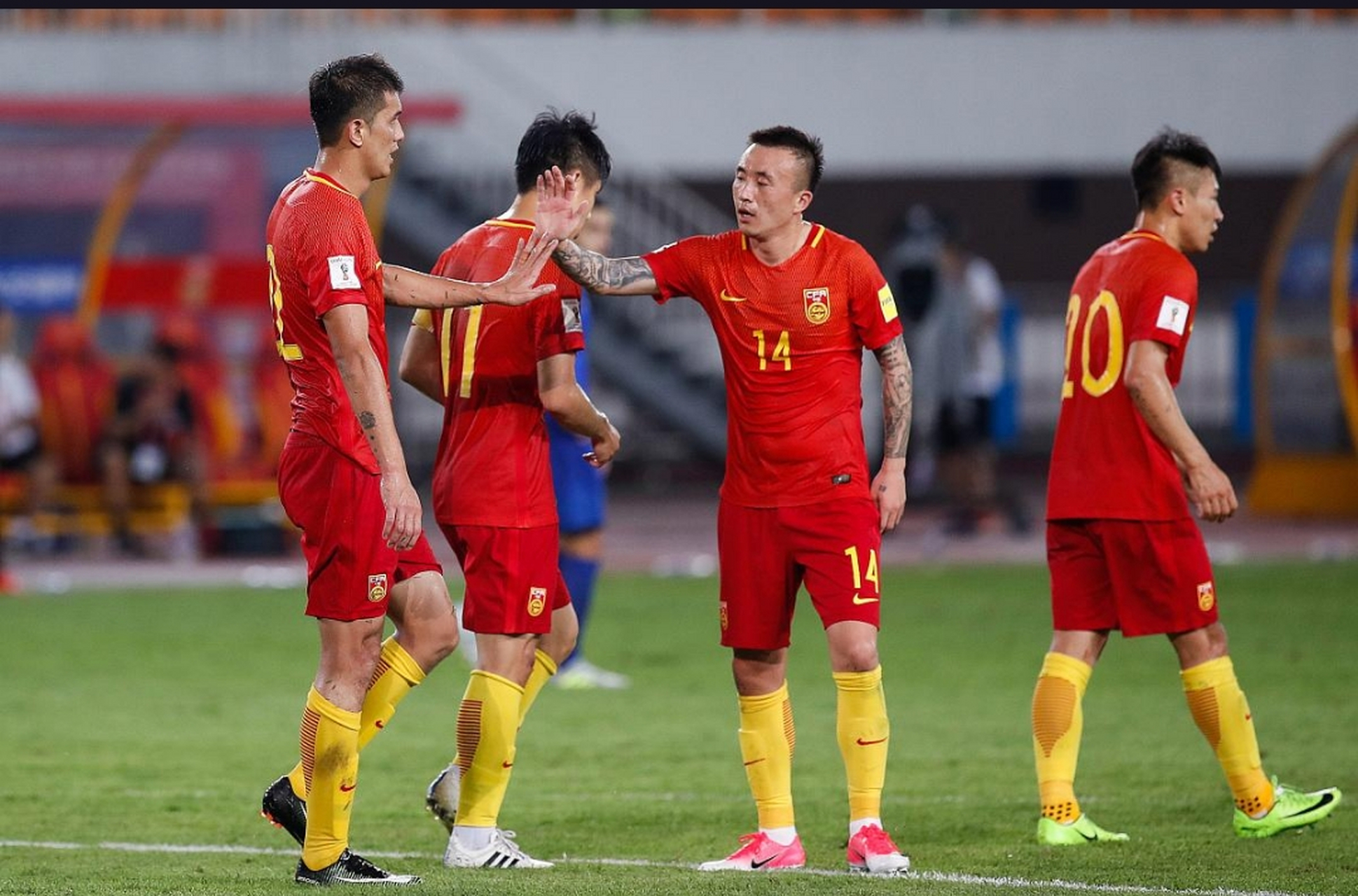 国内足球赛事中球员表现出色,备受瞩目的是